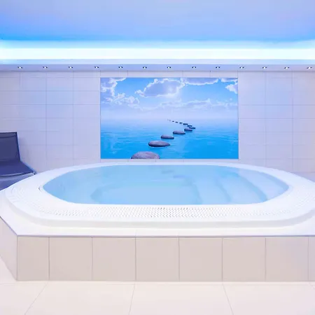 Mercure Centre Midi Hotel 4*