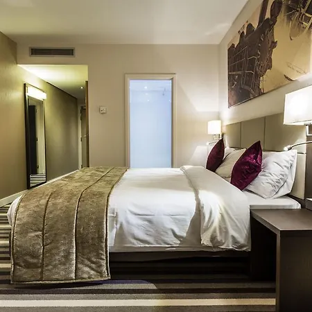 Mercure Centre Midi Hotel 4*